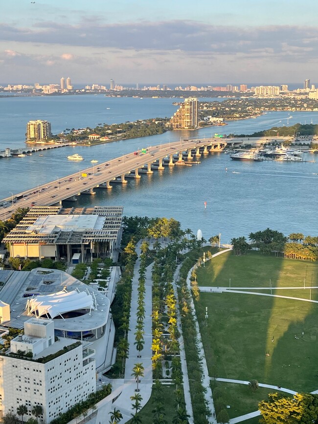 Primary Photo - 900 Biscayne Blvd