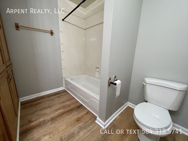 Building Photo - 2121 Montesquieu St