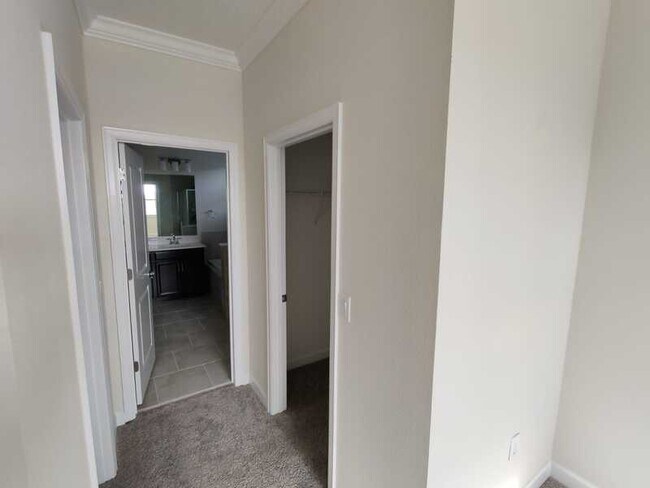 Building Photo - 1242 Sandwedge St