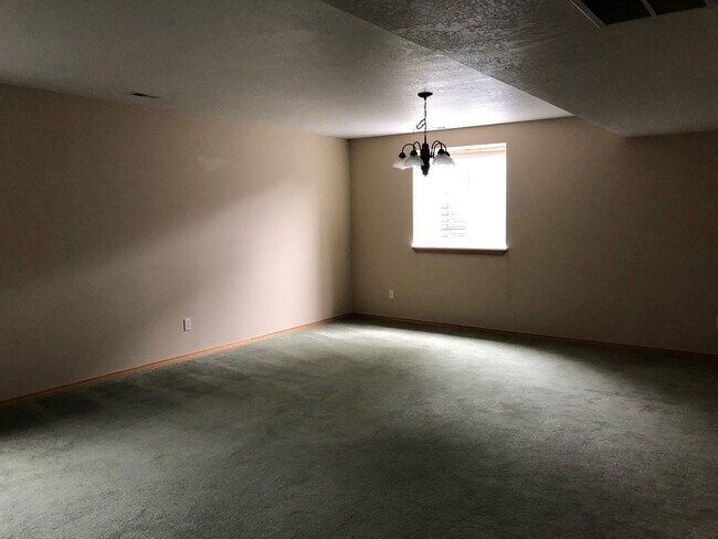 Building Photo - Beautiful home in gated private community