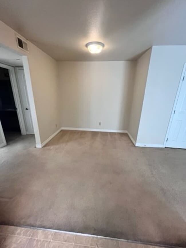 Building Photo - One Bed Condo in Southwest