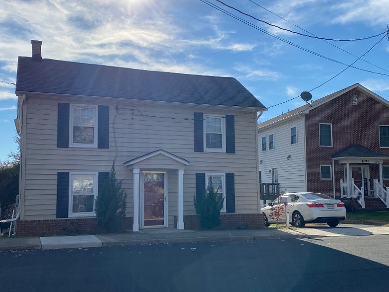 Building Photo - 10623 West Dr