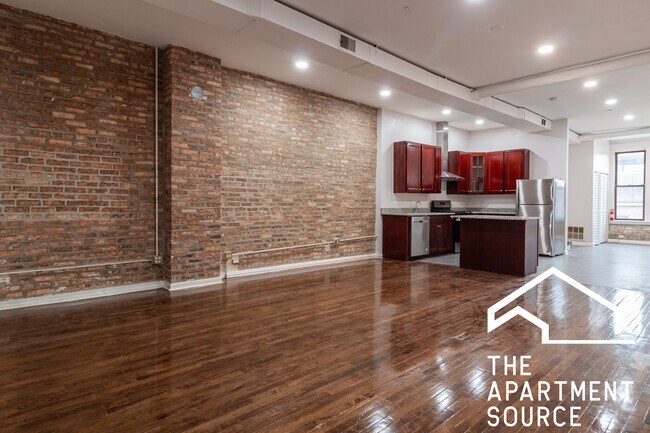 Building Photo - 3345 N Clark St