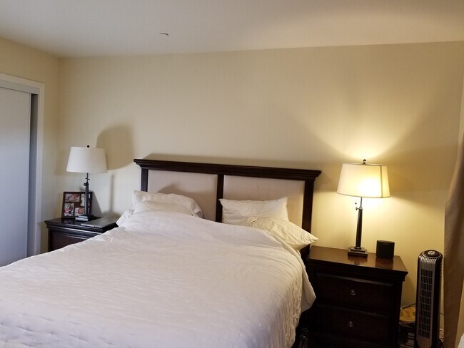 Building Photo - 2913 Carmel St