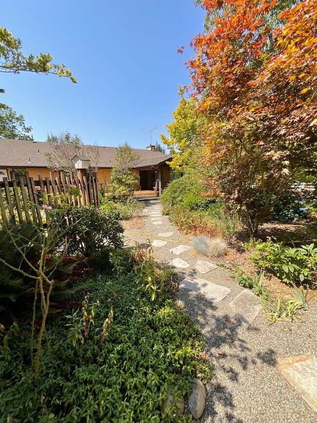 Building Photo - 11246 Airpark Ln SE