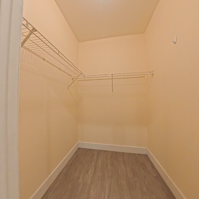 Building Photo - 8000 W Badura Ave