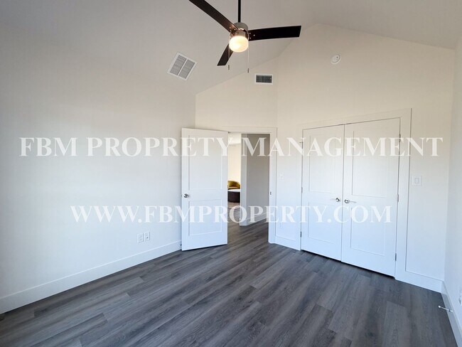 Building Photo - 903 Sunrise Ave