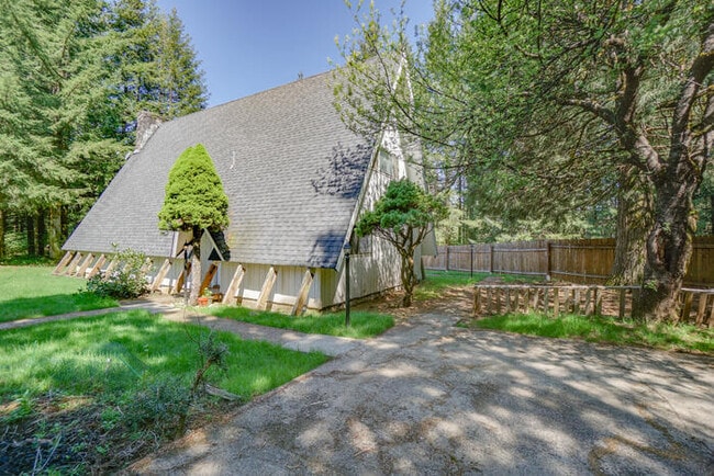 Primary Photo - COUNTRY LIVING IN WASHOUGAL