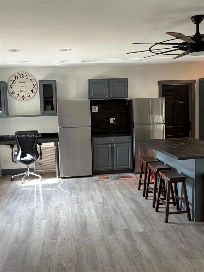 Building Photo - 2002 NE 43rd St