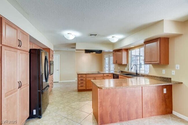 Building Photo - 1505 Strong Dr