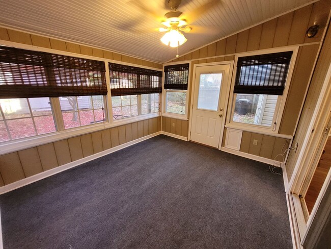 Building Photo - 5 Bedroom 3 Bath Home with Sunroom in Virg...