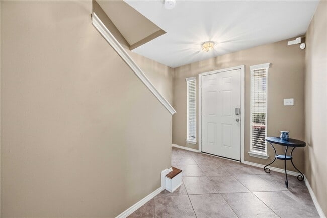 Building Photo - 7014 Woodridge Row Dr
