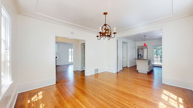 Building Photo - Stunning 4 Bedroom Home In Sought After Pi...