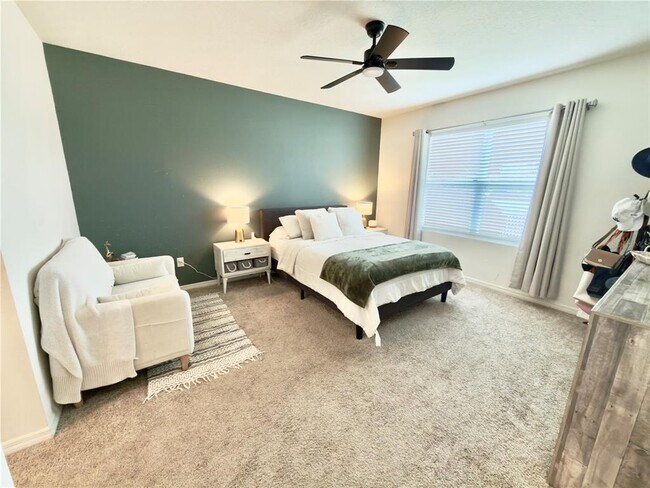 Building Photo - 512 Lily Ln