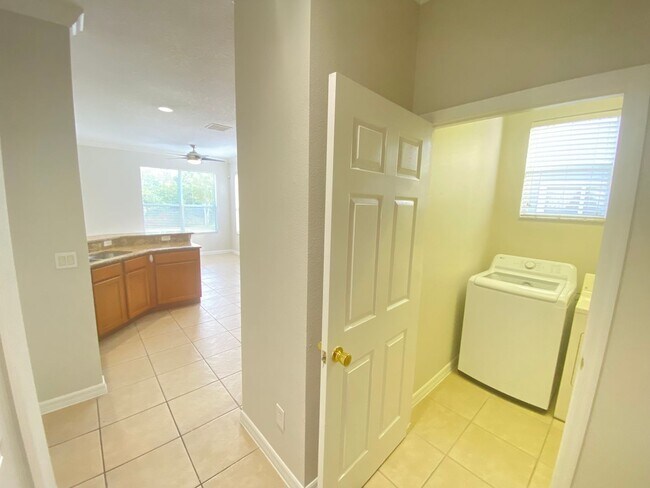 Building Photo - 3113 Curving Oaks Way