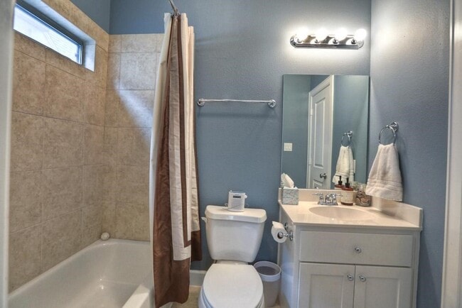 Building Photo - 1315 Birdsall St