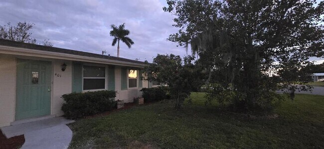 Primary Photo - 401 Skylark Ln NW