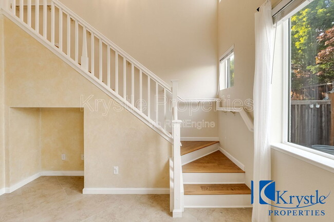 Building Photo - 664 Julmar Cir