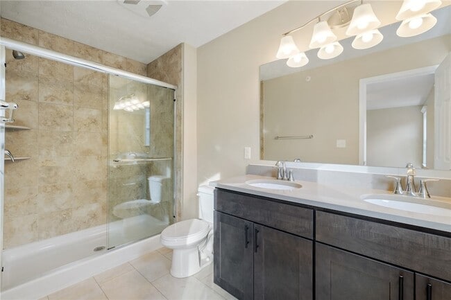 Building Photo - 2858 Canterbury Dr