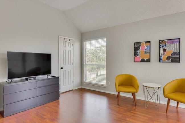 Building Photo - 7402 Brookhaven Dr