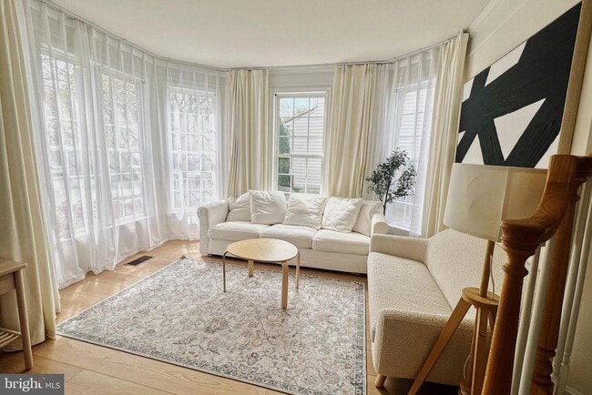 Building Photo - 40440 Milford Dr