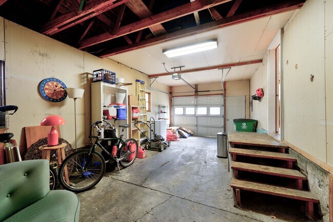 Building Photo - Beautiful Craftsman Bungalow on the edge of the Historic Fort Russell Dristrict