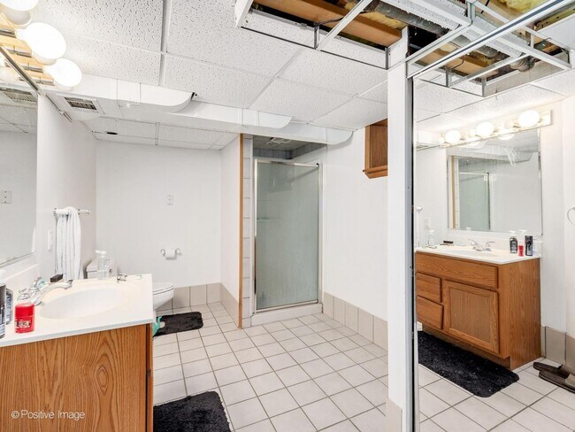 Building Photo - 405 Greenfield Ave