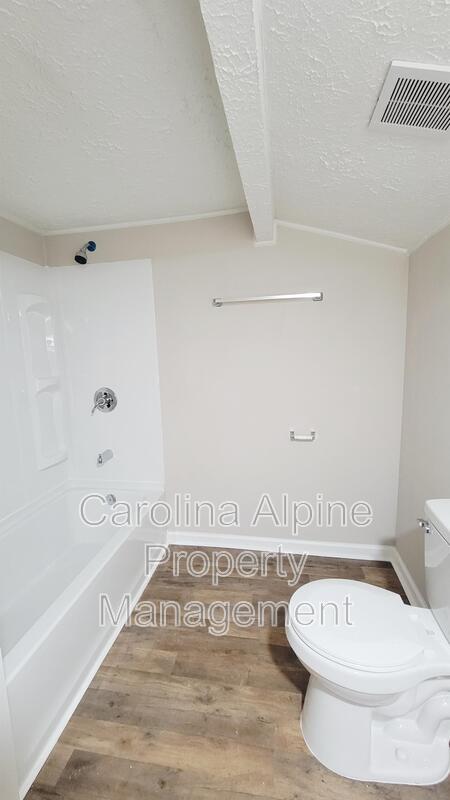 Building Photo - 318 E Sumter St