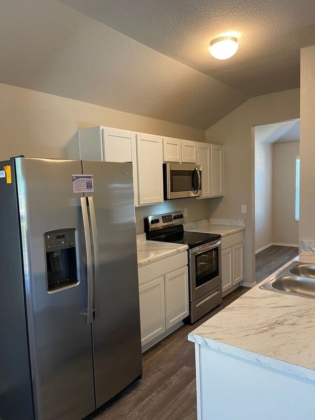 Building Photo - Discover Modern Living | Charming 3-Bedroom, 2-Bath Home in White Oak Crossing