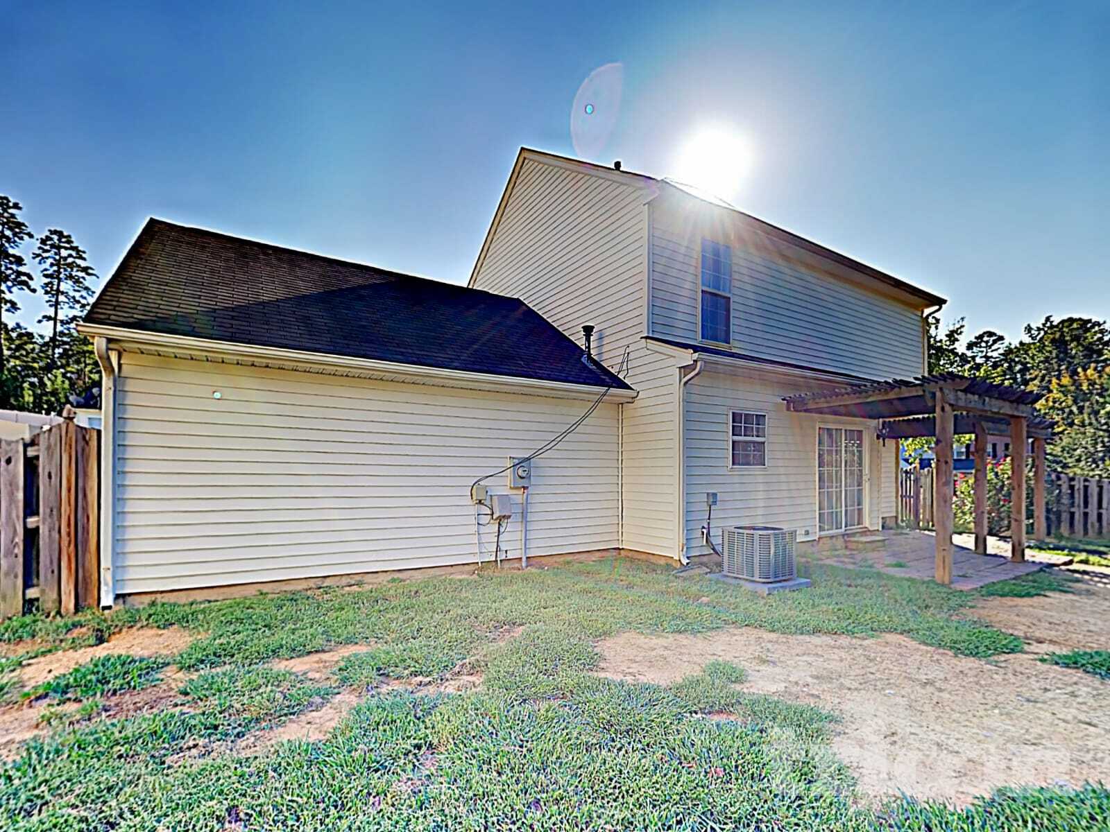 Building Photo - 1221 Brook Farm Ln