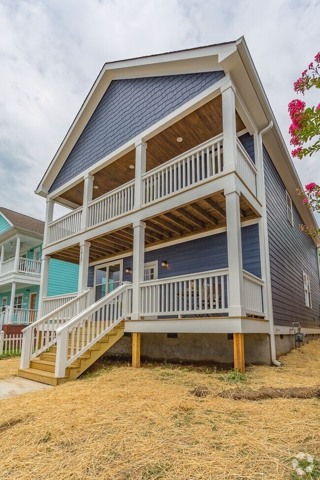 Building Photo - 4 bedroom home close to UTC!