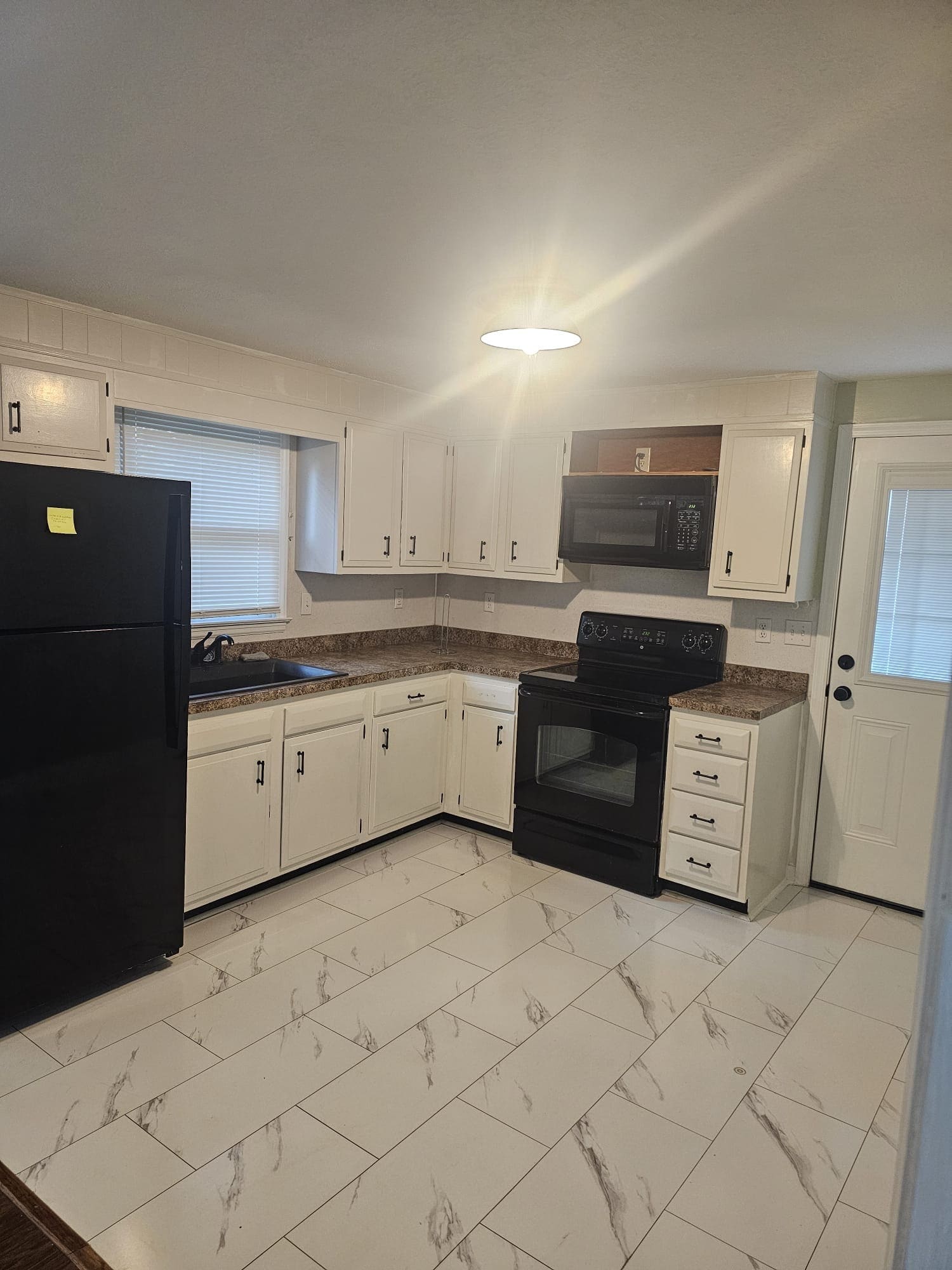 Building Photo - 259 Lakeview Dr