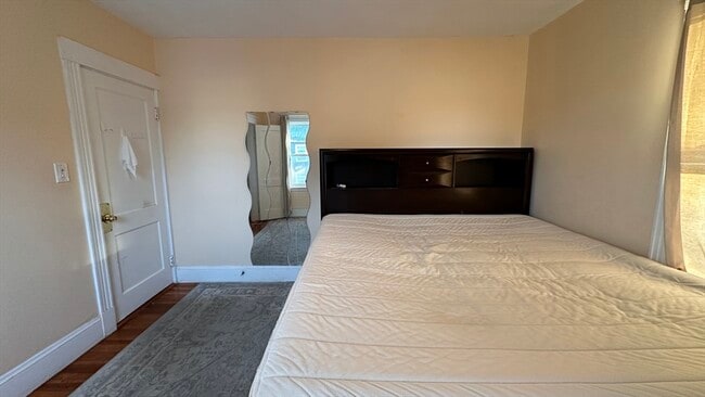 Building Photo - 10 Channing St