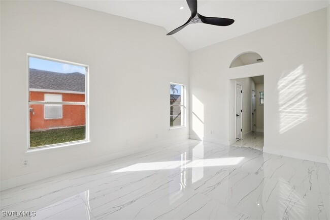 Building Photo - 4520 SW 22nd Ave