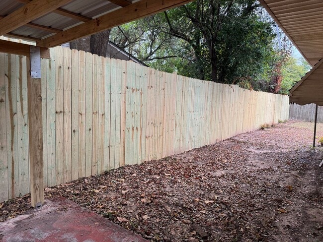 Building Photo - 3/2 Fenced Yard Covered Parking