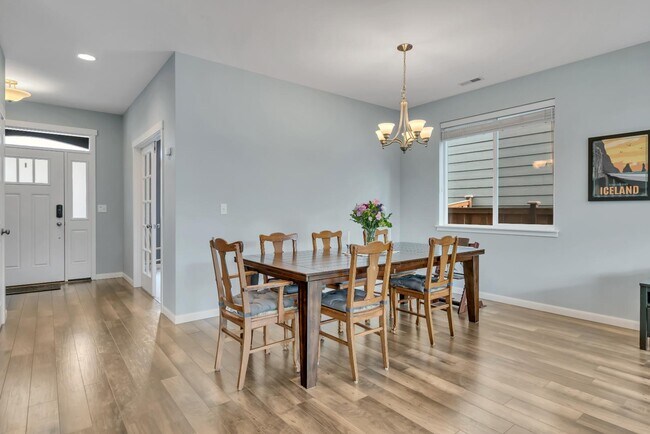 Building Photo - 4370 Novak Dr SW