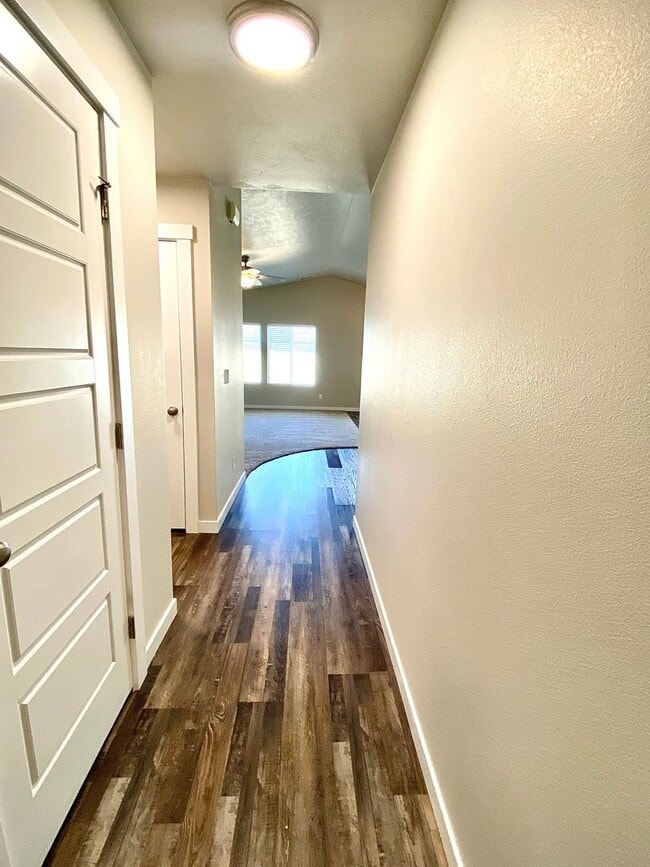 Building Photo - 3 Bedroom 2 Bath  PET FRIENDLY home in SW ...