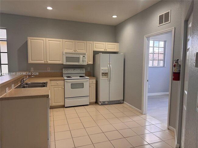 Building Photo - 1969 Freeport Dr