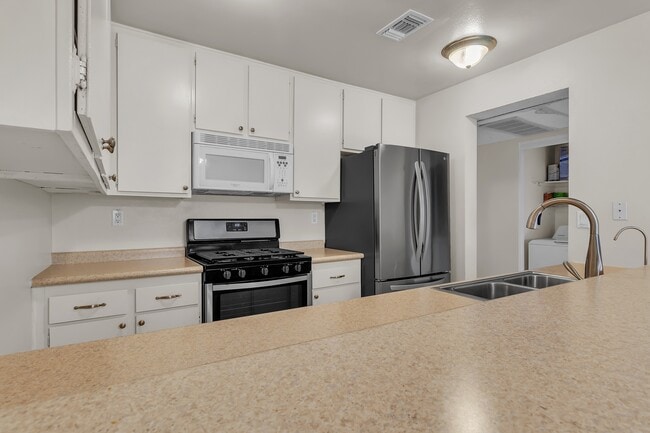 Building Photo - 403 Orange Blossom