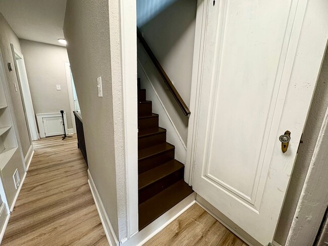 Building Photo - 3 Bedroom 1 Bathroom in York with Sunroom,...