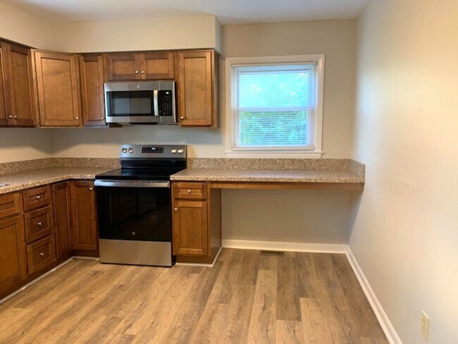 Building Photo - 50% OFF UNTIL 2026!  APPLICATION FEE ONLY ...