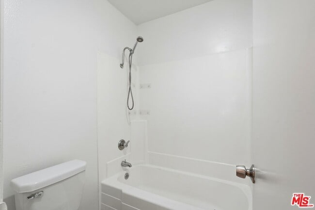 Building Photo - 5460 White Oak Ave