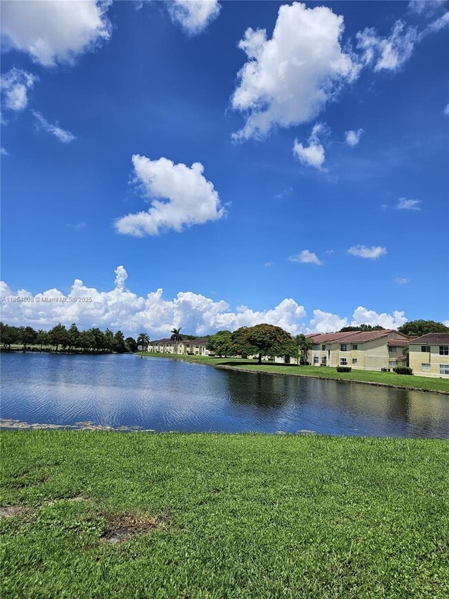 Building Photo - 731 Vista Isles Dr