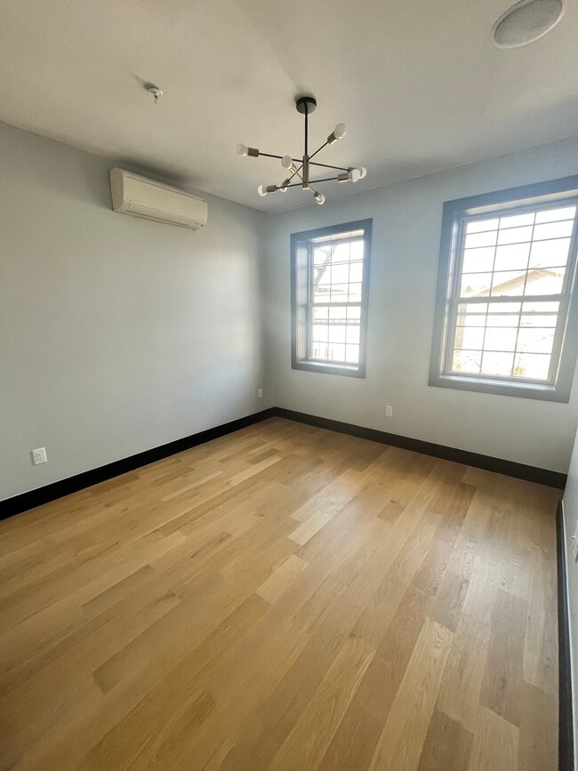 41 Van Wagenen 1R - 46 Van Wagenen Ave