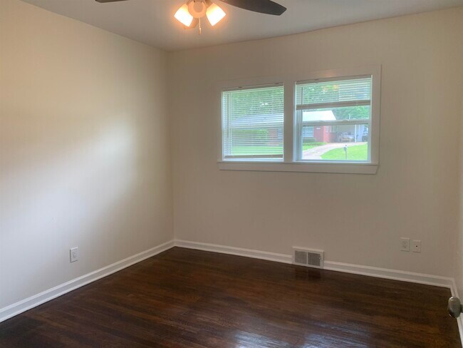 Building Photo - 3095 Ruskin Rd