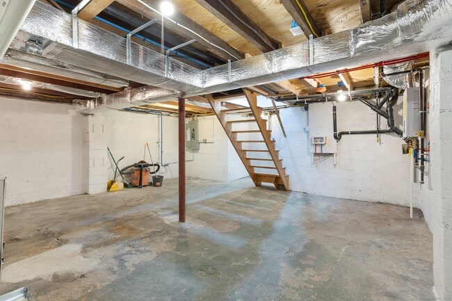 Building Photo - 588 North St
