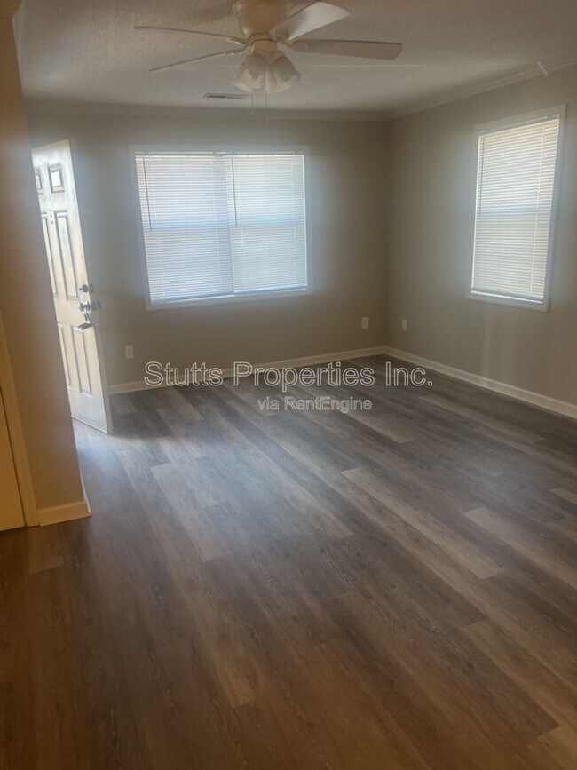 Building Photo - 321 W Irvine Ave