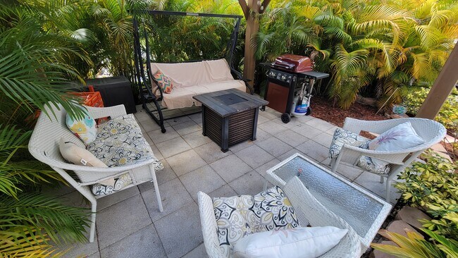 Building Photo - 814 67th St S