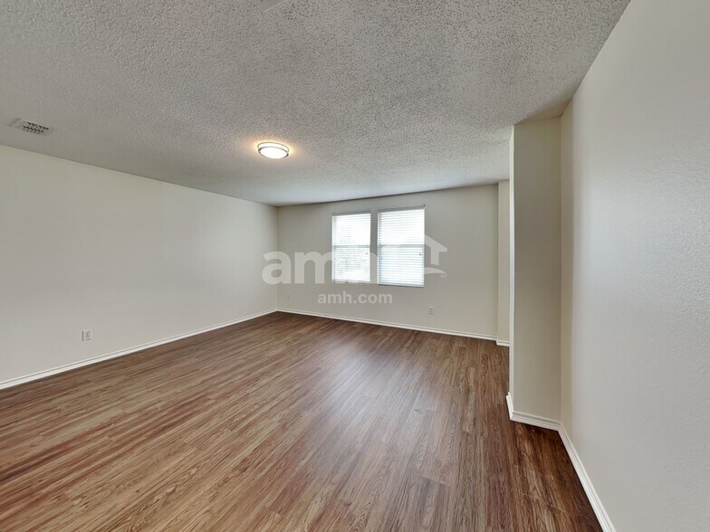 Building Photo - 3017 Dusty Ridge Dr