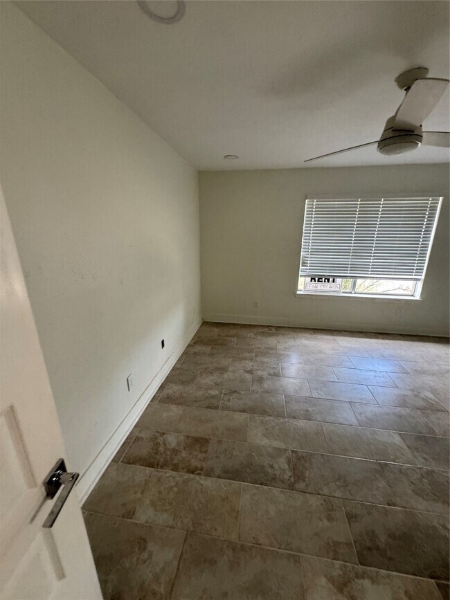 Building Photo - 3723 Westmeadow